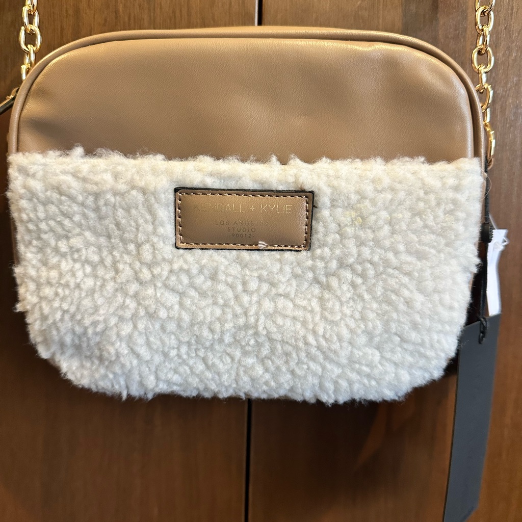 Kendall & Kylie Shearling Crossbody Camera Bag In Tan And Cream Nwt — image 4 of 6